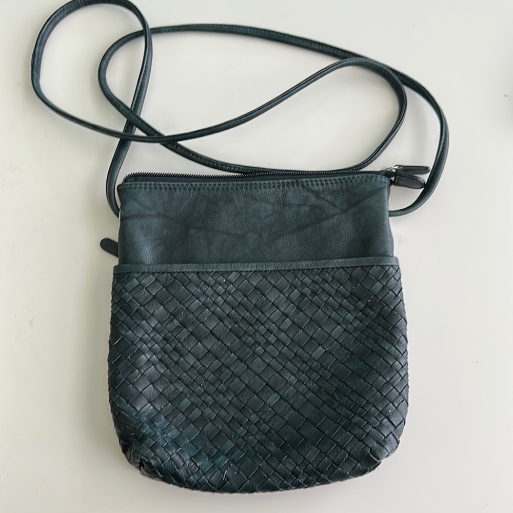iLi New York Genuine Leather Shoulder Bag